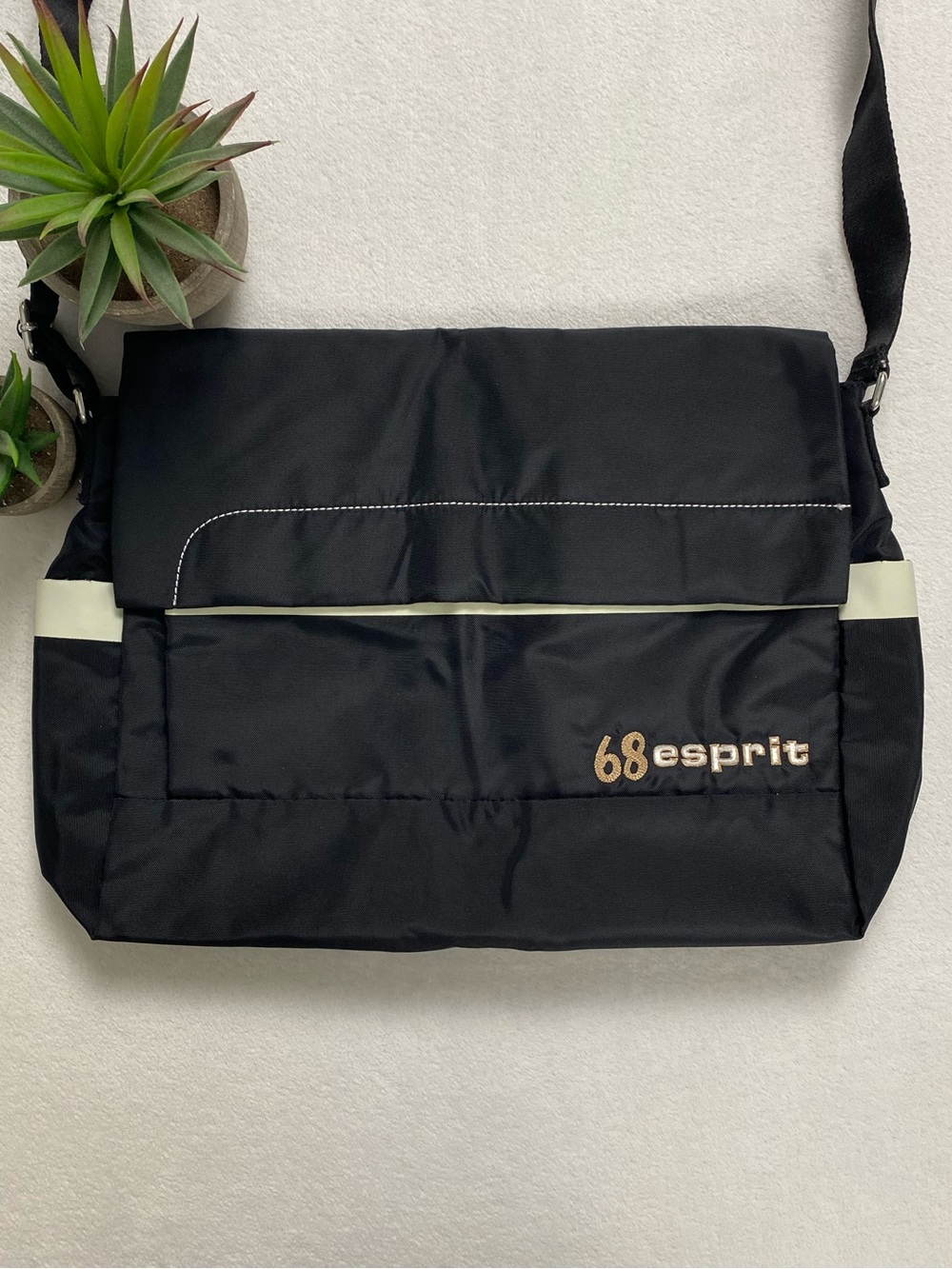 Esprit Y2K Nylon Messenger Bag | Black
